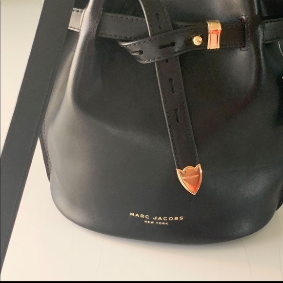 Marc Jacobs Logo Bucket Bag Black - Picture 7 of 11